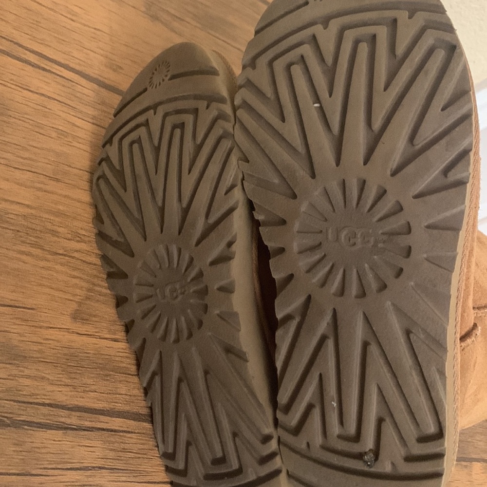 Ugg - image 3